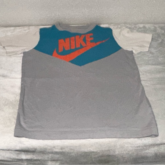 Nike T-shirt Youth Small - Picture 3 of 5